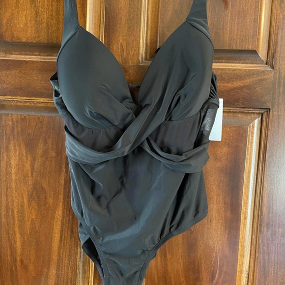 Meet.Curve 4X Black Cut Out Mesh Underwire One Piece Swimsuit - Picture 5 of 6